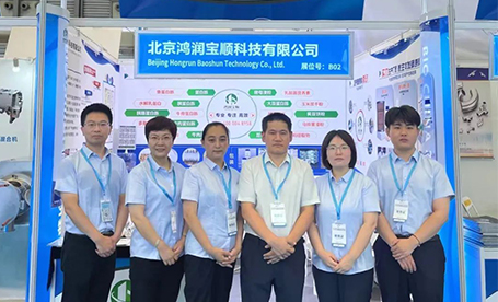 中國生物發酵產業協會理事長于學軍一行蒞臨上海發酵展鴻潤寶順展臺參觀指導